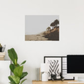Warmer Strand mit gepflegtem Foggy mit Palmen Poster (Heimbüro)