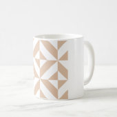 Warmes Beige Geometric Deko Cube Pattern Kaffeetasse (VorderseiteRechts)