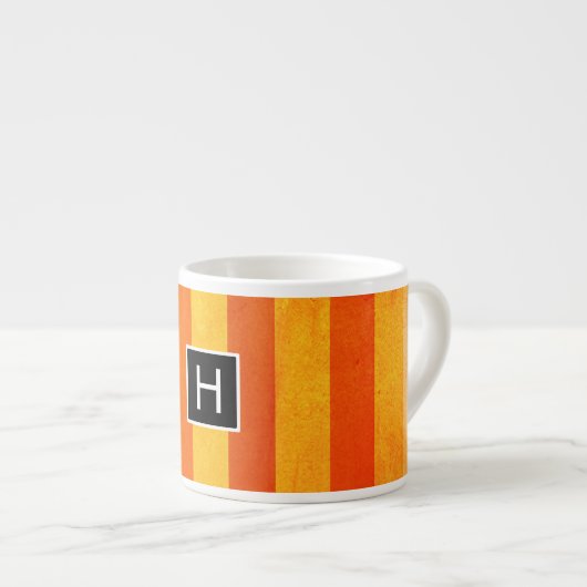 Warmes, gewittertes Orange Red Stripes Monogramm Espressotasse (Vorderseite Rechts)