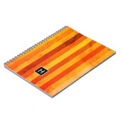 Warmes, gewittertes Orange Red Stripes Monogramm Notizblock (Linke Seite)