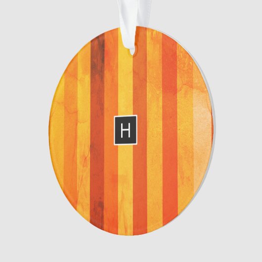Warmes, gewittertes Orange Red Stripes Monogramm Ornament (Vorderseite)