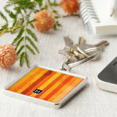 Warmes, gewittertes Orange Red Stripes Monogramm Schlüsselanhänger (Seite)