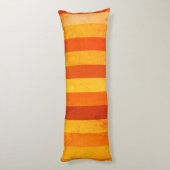 Warmes, gewittertes Orange Red Stripes Monogramm Seitenschläferkissen (Rückseite (Vertikal))