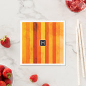 Warmes, gewittertes Orange Red Stripes Monogramm Serviette (Beispiel)
