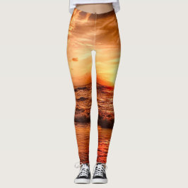Warmes Golden Orange Sonnenuntergang über dem Ozea Leggings