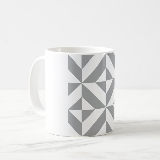 Warmes graues geometrisches Deko Cube Muster Kaffeetasse (Vorderseite Links)