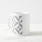 Warmes graues geometrisches Deko Cube Muster Kaffeetasse (Vorderseite Links)
