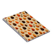 Warmes Winter Pinecones Muster Notizblock (Rechte Seite)