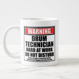 Warn-Trommeltechniker hart am Arbeitsplatz Jumbo-Tasse