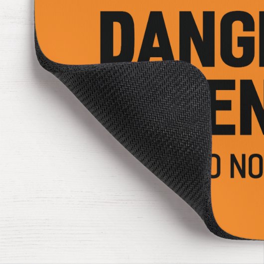Warnender gefährlicher Jugendlicher Mousepad (Ecke)