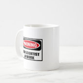 Warnender WÜTENDER WISSENSCHAFTLER AN ARBEIT Tasse (Vorderseite Links)