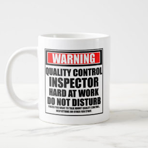 Warnhinweis Kontrolle-Inspektor hart am Arbeitspla Jumbo-Tasse
