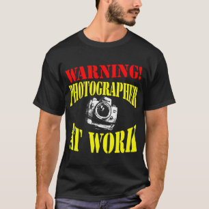 WARNING! Fotograf bei der Arbeit - nur dunkle T-Shirt