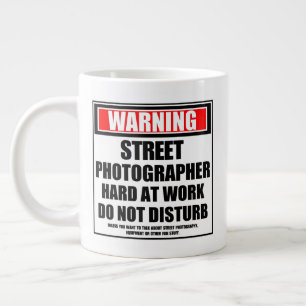 Warning Street Fotograf schwer am Arbeitsplatz Jumbo-Tasse