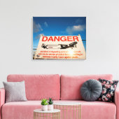 Warnschild in der Nähe des Flughafens St. Maarten Leinwanddruck (Insitu (Wohnzimmer))
