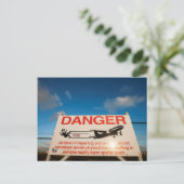 Warnschild in der Nähe des Flughafens St. Maarten Postkarte (Stehend Vorderseite)