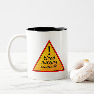 Warnschild müder Pflegepraktikant Zweifarbige Tasse