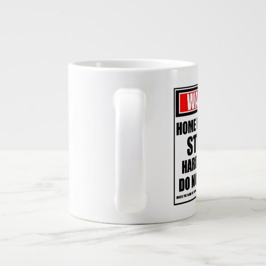 Warnung an Zuhause Economics-Student hart am Arbei Jumbo-Tasse (Rückseite)