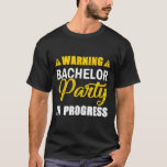 Warnung Bachelor Party in Progress-Team T-Shirt<br><div class="desc">Warnung Bachelor Party in Progress-Team</div>