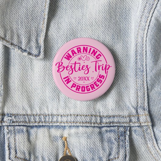 Warnung Besties Trip in Progress Magenta auf Rosa Button