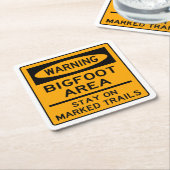 Warnung, Bigfoot Area, Bleibe auf markierten Wegen Rechteckiger Pappuntersetzer (angewinkelt)