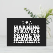 Warnung, dass ich anfällig für Shenanigans St Patr Einladung (Stehend Vorderseite)