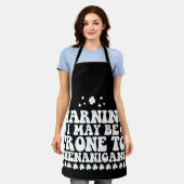 Warnung, dass ich anfällig für Shenanigans St Patr Schürze (Getragen)