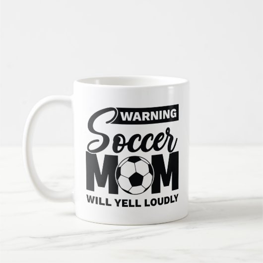 Warnung der Fußball-Mama Will Yell laut Kaffeetasse (Links)