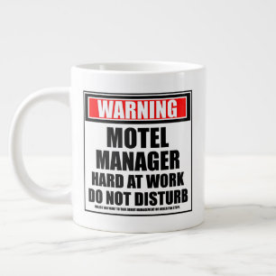 Warnung des Motel Managers bei der Arbeit stört ni Jumbo-Tasse