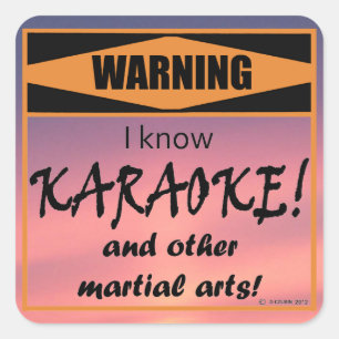 Warnung! Ich kenne KARAOKE! Und andere Kampfkunst! Quadratischer Aufkleber