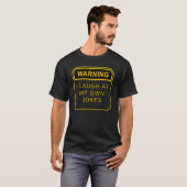 Warnung Ich lache über meine eigenen Witze. T-Shirt (Vorne ganz)