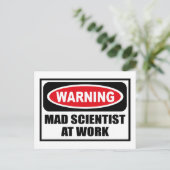 Warnung MAD SCIENTIST AM ARBEITSPLATZ Postkarte (Stehend Vorderseite)