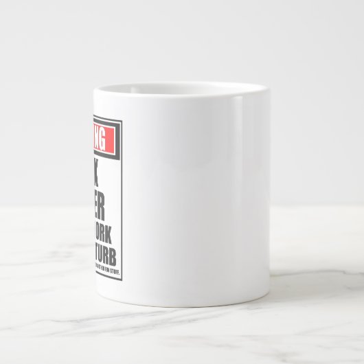 Warnung: Rückpacker hart am Arbeitsplatz stören ni Jumbo-Tasse (Vorderseite)
