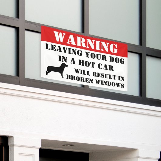 Warnung Verlassend Hund in Auto-Windows wird unter Banner (Äußeres Gebäude)