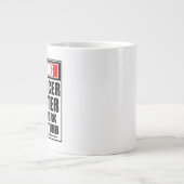 Warnung vor einem Influenzamarketer bei der Arbeit Jumbo-Tasse (Vorderseite)