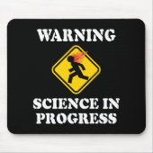 Warnung "Wissenschaft im Fortschritt" - Funny Scie Mousepad (Vorne)