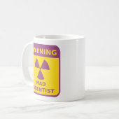 Warnzeichen für Mad Scientists Kaffeetasse (Vorderseite Links)