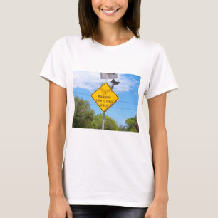 Warnzeichen für niedrige Fliegenklingeln T-Shirt