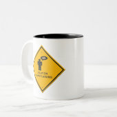 Warnzeichen - Vorsicht bei der Mansplainierung Zweifarbige Tasse (Vorderseite Links)