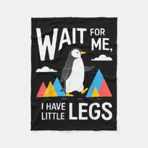 Warte auf den Pinguin mit kleinen Beinen beim Wand Fleecedecke