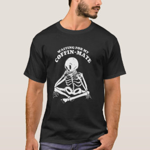Warte auf meinen Sarggefährten Skelett Wortspiel G T-Shirt