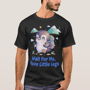 Warte auf mich, ich habe kleine Beine Pinguin Wand T-Shirt