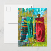 Warte da rein.. Covid 19 Gesichtsmasken hängend Postkarte (Vorne/Hinten)