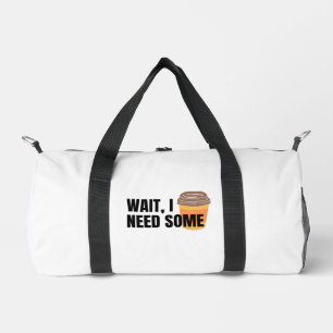 Warte, ich brauche Kaffee – Lustiges Kaffee-Tassen Duffle Bag