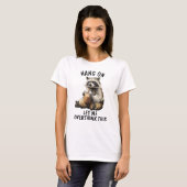 Warte, Lass mich das überdenken Waschbär Kaffee T-Shirt (Vorne ganz)