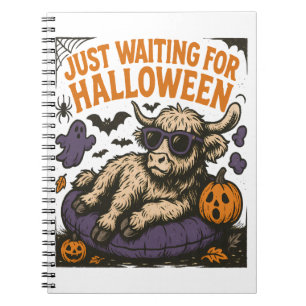 Warten auf Halloween Highland Cow Notizblock