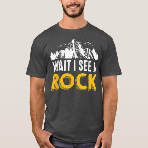 Warten Sie, ich sehe einen felsigen Funny Mountain T-Shirt