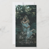 Warten wert | Elegante Fotografie zur verzögerten  Save The Date (Vorderseite)