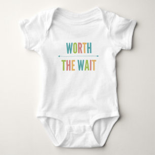 Wartezeit - Adoption - Moderne - Neugeborenes Baby Strampler