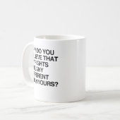 WARUM GLAUBST DU, DASS MEINE RECHTE IRGENDWIE UNTE KAFFEETASSE (Vorderseite Links)